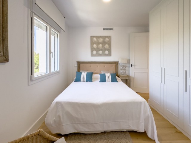 5 Bedrooms Apartment in Guadalmina Baja