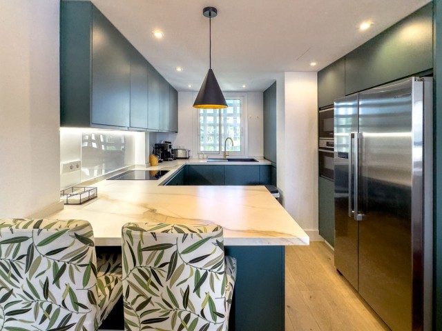 5 Bedrooms Apartment in Guadalmina Baja
