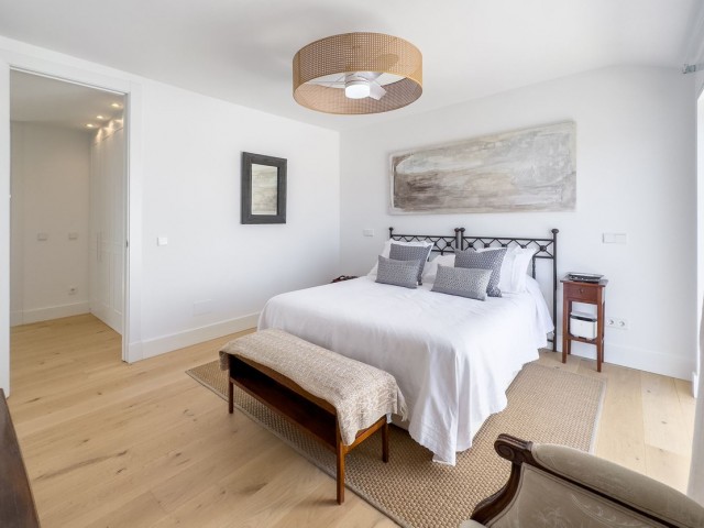5 Bedrooms Apartment in Guadalmina Baja