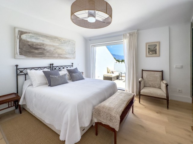 5 Bedrooms Apartment in Guadalmina Baja