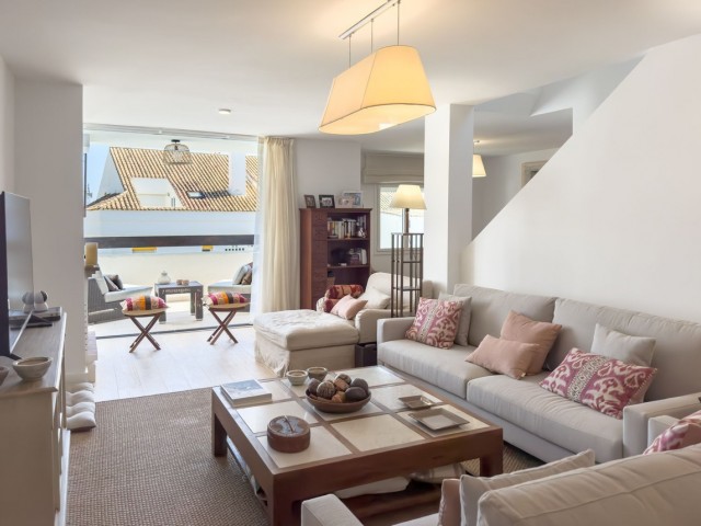 5 Bedrooms Apartment in Guadalmina Baja