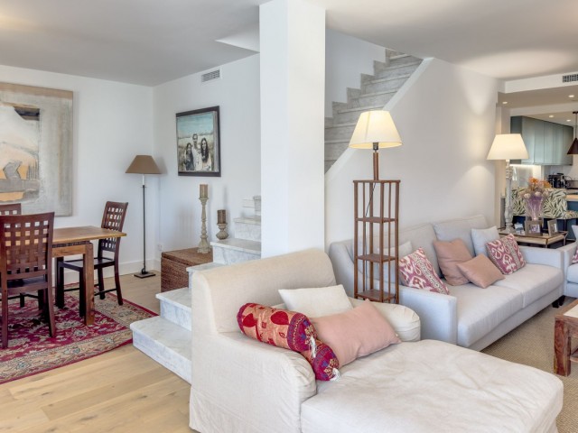 5 Bedrooms Apartment in Guadalmina Baja