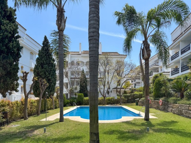 5 Bedrooms Apartment in Guadalmina Baja