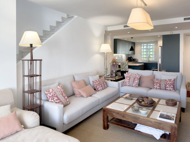 5 Bedrooms Apartment in Guadalmina Baja