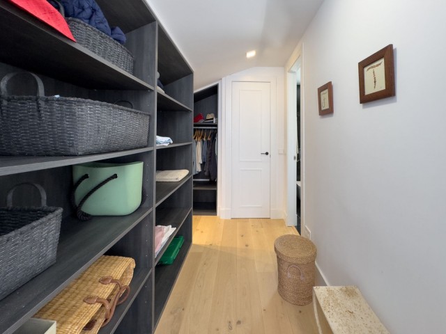 5 Bedrooms Apartment in Guadalmina Baja
