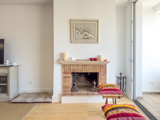 5 Bedrooms Apartment in Guadalmina Baja
