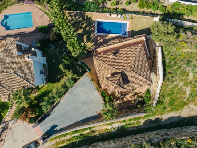 Villa avec 6 Chambres  à Istán