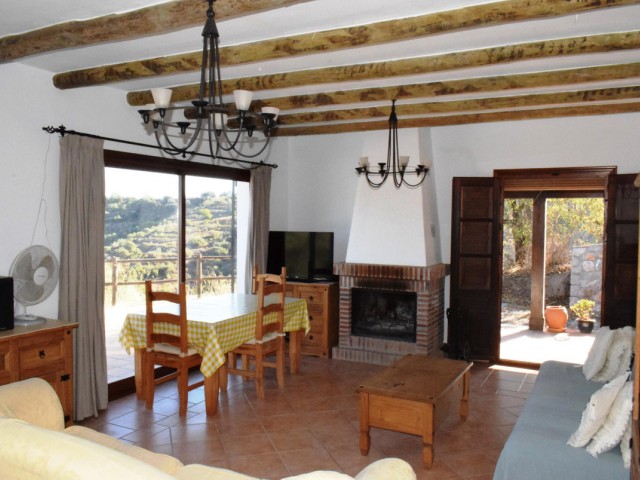 4 Bedrooms Villa in Comares