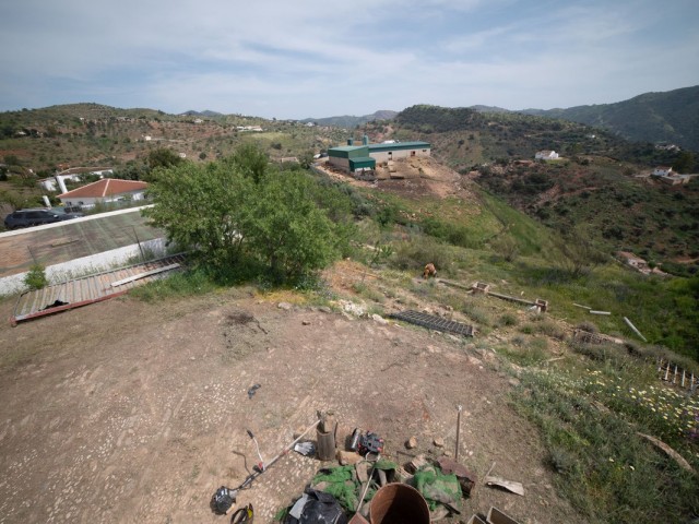  Grundstück in Almogía