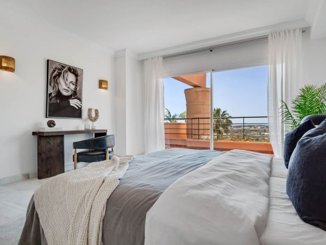 Apartamento con 4 Dormitorios  en Nueva Andalucía