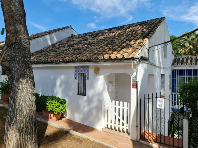 Rijtjeshuis, Nueva Andalucia, R4460116