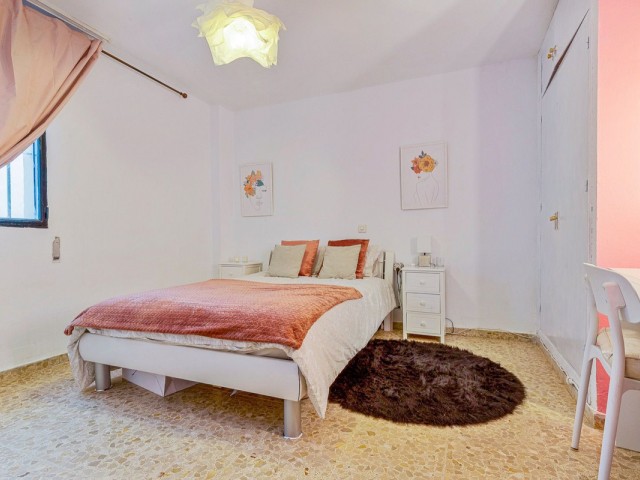 Apartamento con 3 Dormitorios  en San Pedro de Alcántara