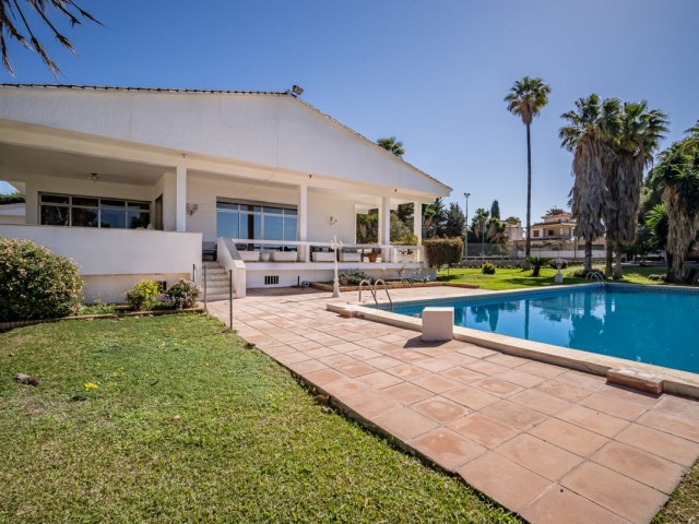 7 Bedrooms Villa in Marbella