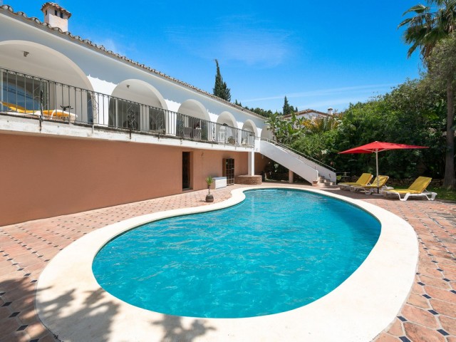 Villa avec 5 Chambres  à Marbella