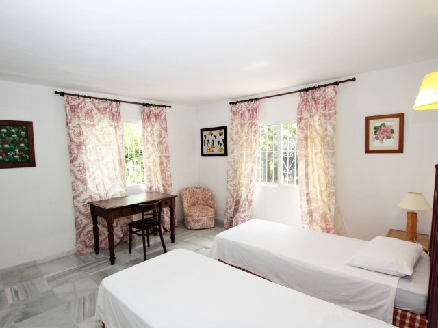 Villa con 4 Dormitorios  en Cabopino