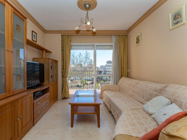 Apartamento con 4 Dormitorios  en Fuengirola