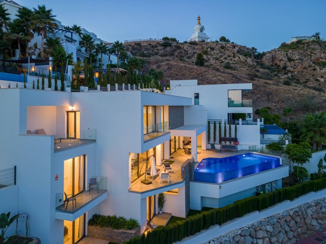 4 Bedrooms Villa in Benalmadena Costa