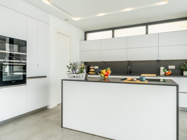 4 Bedrooms Villa in Benalmadena Costa