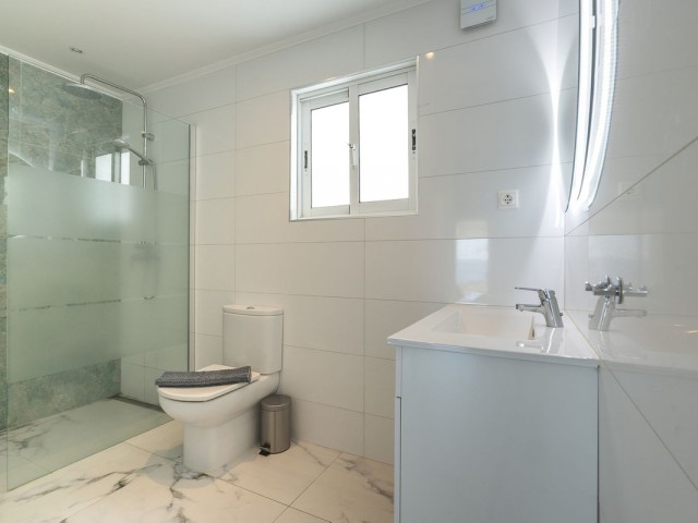 Villa avec 5 Chambres  à La Cala de Mijas