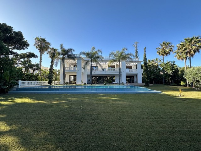 Villa avec 6 Chambres  à Guadalmina Baja