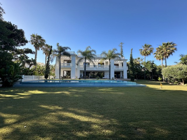 6 Soveroms Villa i Guadalmina Baja