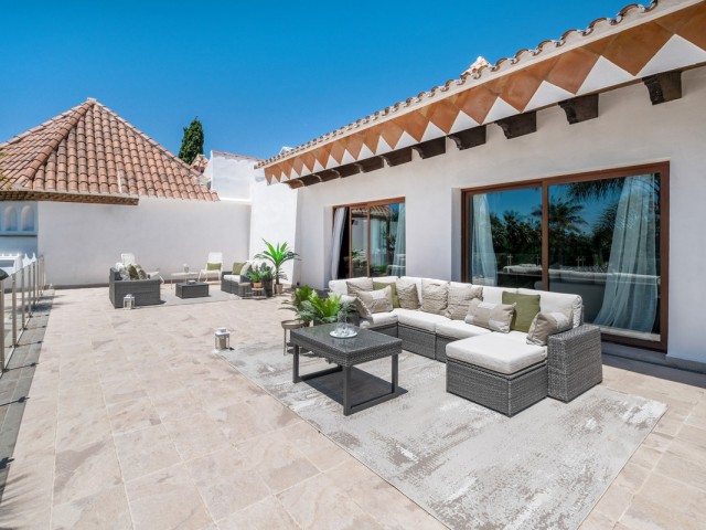 Villa avec 10 Chambres  à Nueva Andalucía