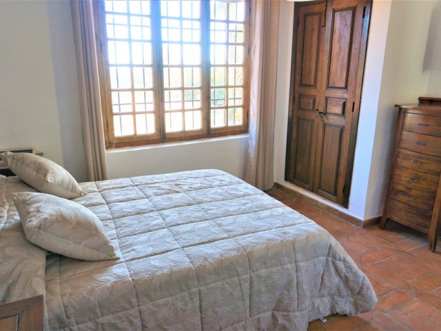 4 Bedrooms Villa in Benamocarra