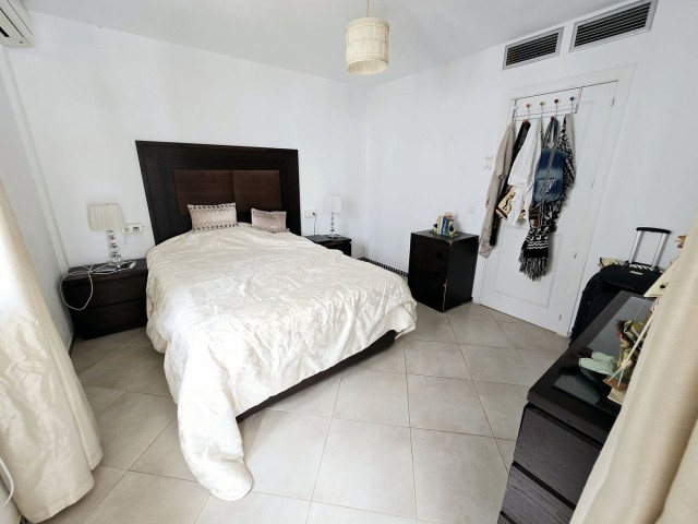 Apartment, La Duquesa, R4676932