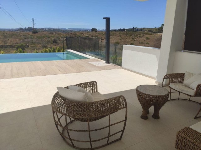 4 Sovrums Villa i Estepona