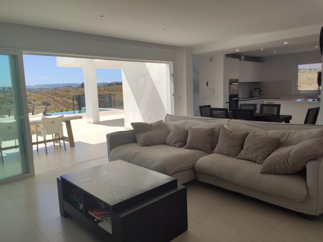 4 Sovrums Villa i Estepona