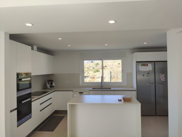 4 Sovrums Villa i Estepona