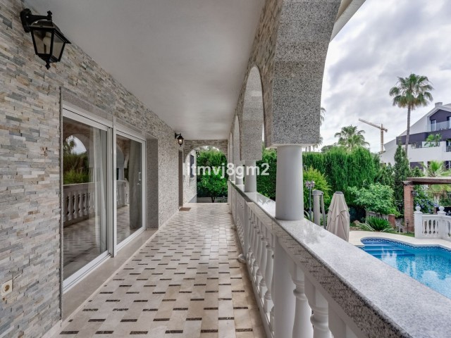 Villa, Artola, R4747441