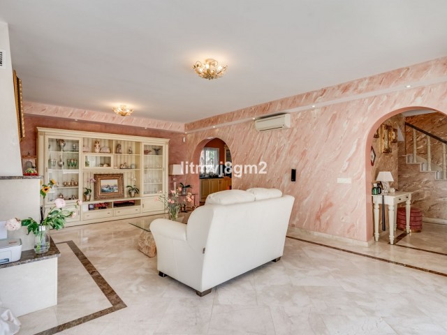 4 Schlafzimmer Villa in Artola