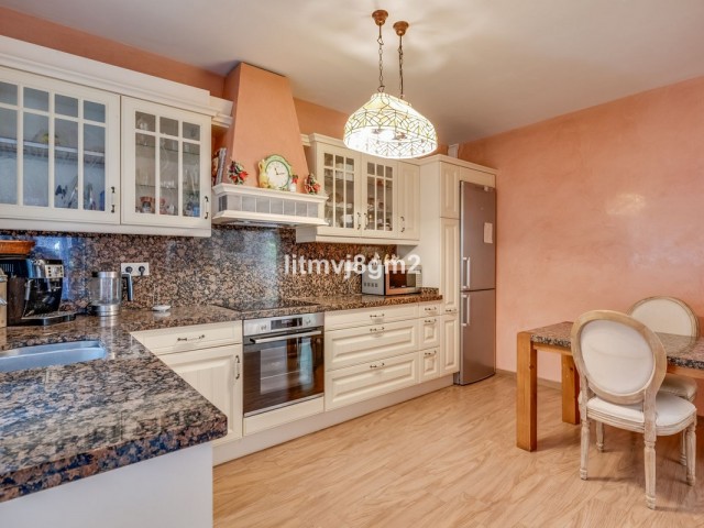 4 Schlafzimmer Villa in Artola