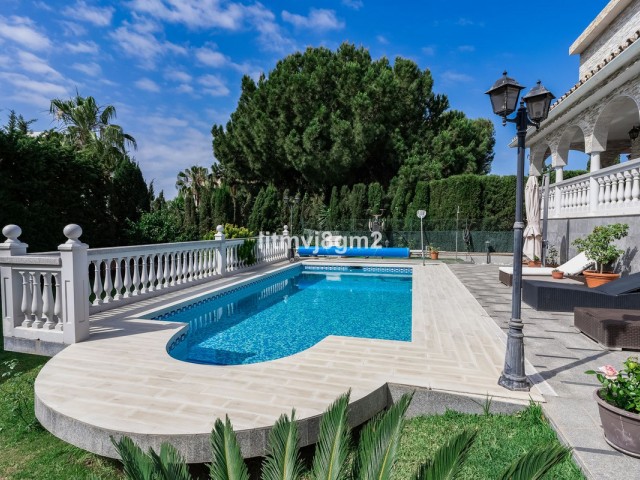 4 Schlafzimmer Villa in Artola