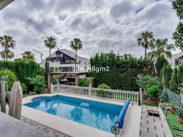 4 Bedrooms Villa in Artola