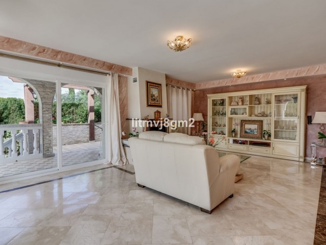 4 Schlafzimmer Villa in Artola