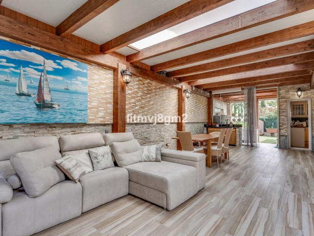 4 Sovrums Villa i Artola