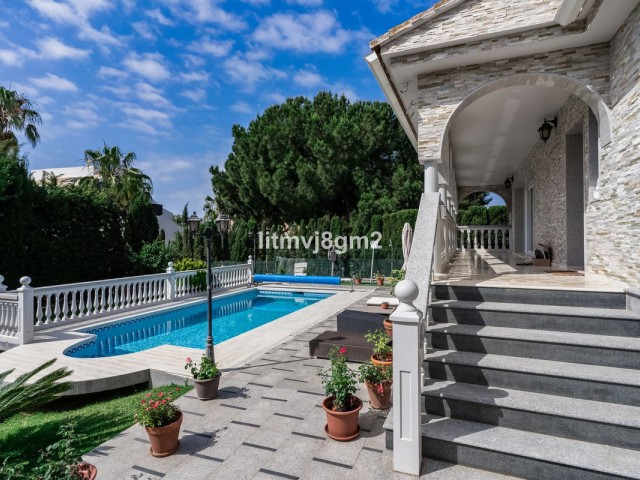 4 Sovrums Villa i Artola