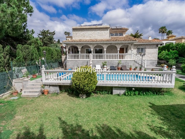 4 Sovrums Villa i Artola