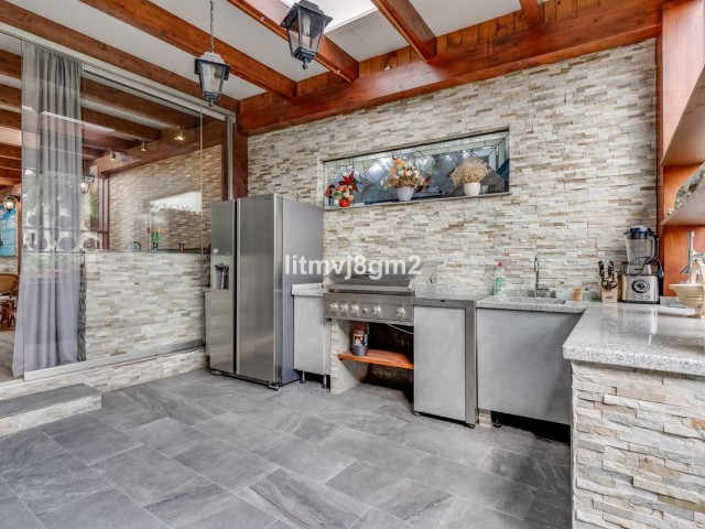 4 Sovrums Villa i Artola