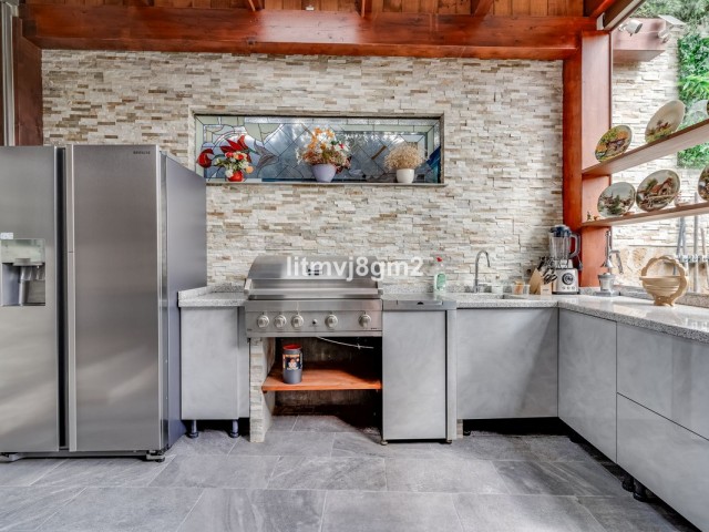 4 Sovrums Villa i Artola