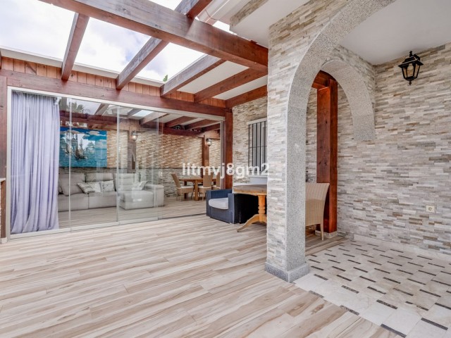 4 Sovrums Villa i Artola