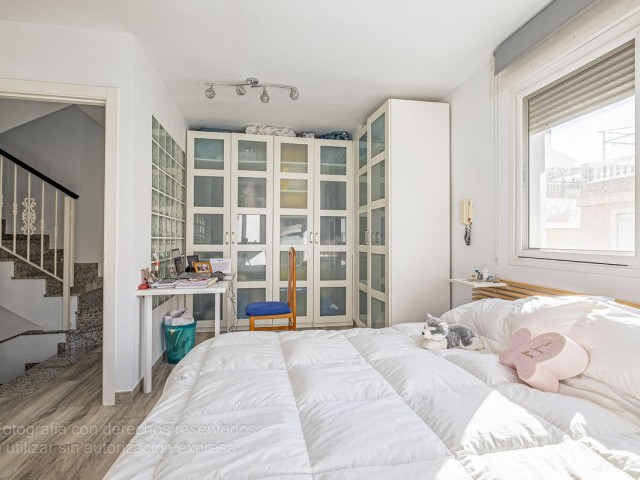 Maison mitoyenne avec 3 Chambres  à Málaga