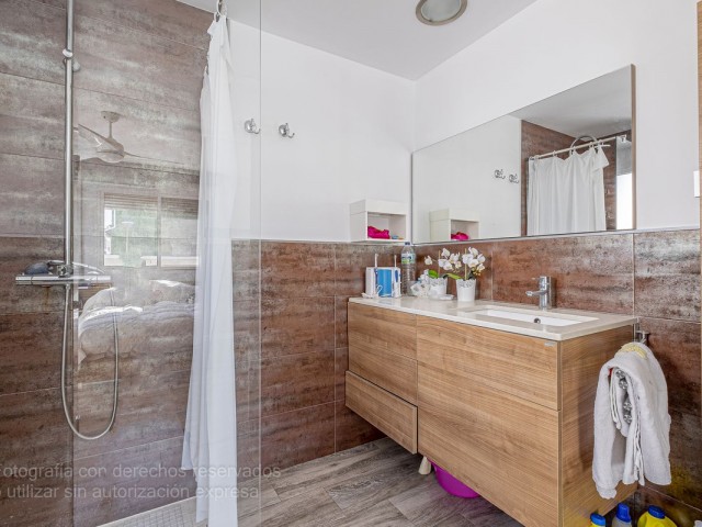 Maison mitoyenne avec 3 Chambres  à Málaga