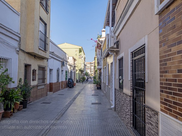 Maison mitoyenne avec 3 Chambres  à Málaga