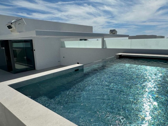 4 Slaapkamer Villa in Nueva Andalucía