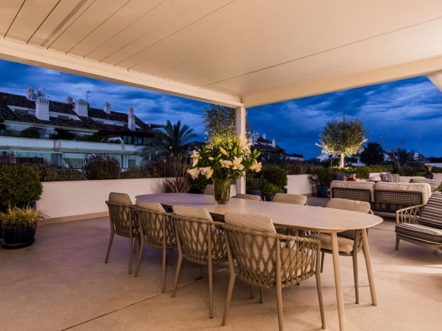 Penthouse avec 4 Chambres  à The Golden Mile