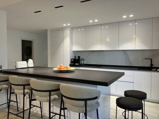 4 Bedrooms Apartment in Aloha