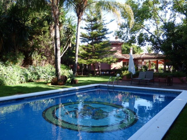 Villa con 9 Dormitorios  en Torrenueva